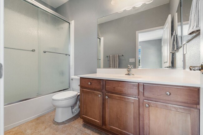 Building Photo - Furnished & Fully Equipped Low Maintenance Town Home (Somersett - Utilities Included)