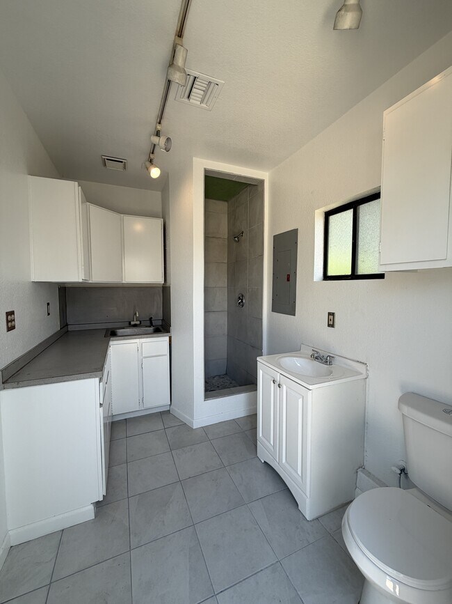 Building Photo - 1120 Landreth Ct