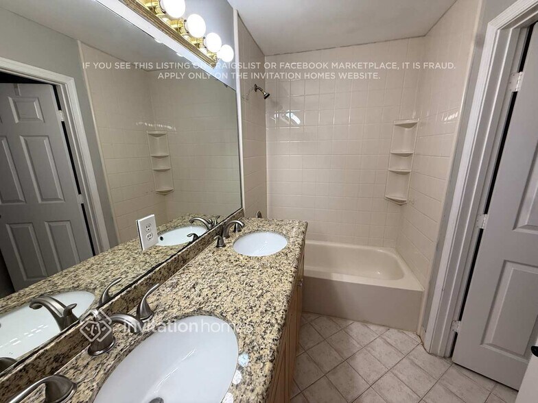 Building Photo - 1231 Oakwater Dr