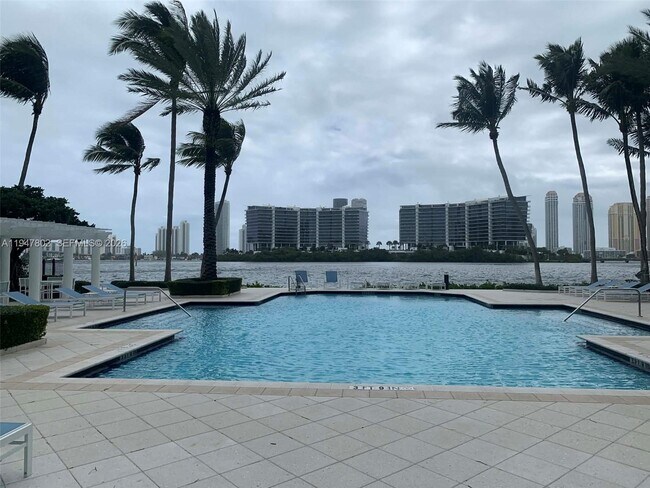 Building Photo - 3235 NE 184th St