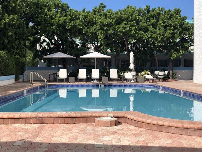 Building Photo - 6450 Collins Ave