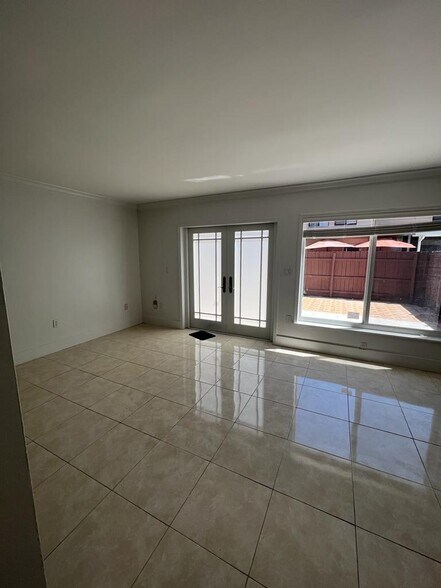 Building Photo - 3820 SW 79th Ave
