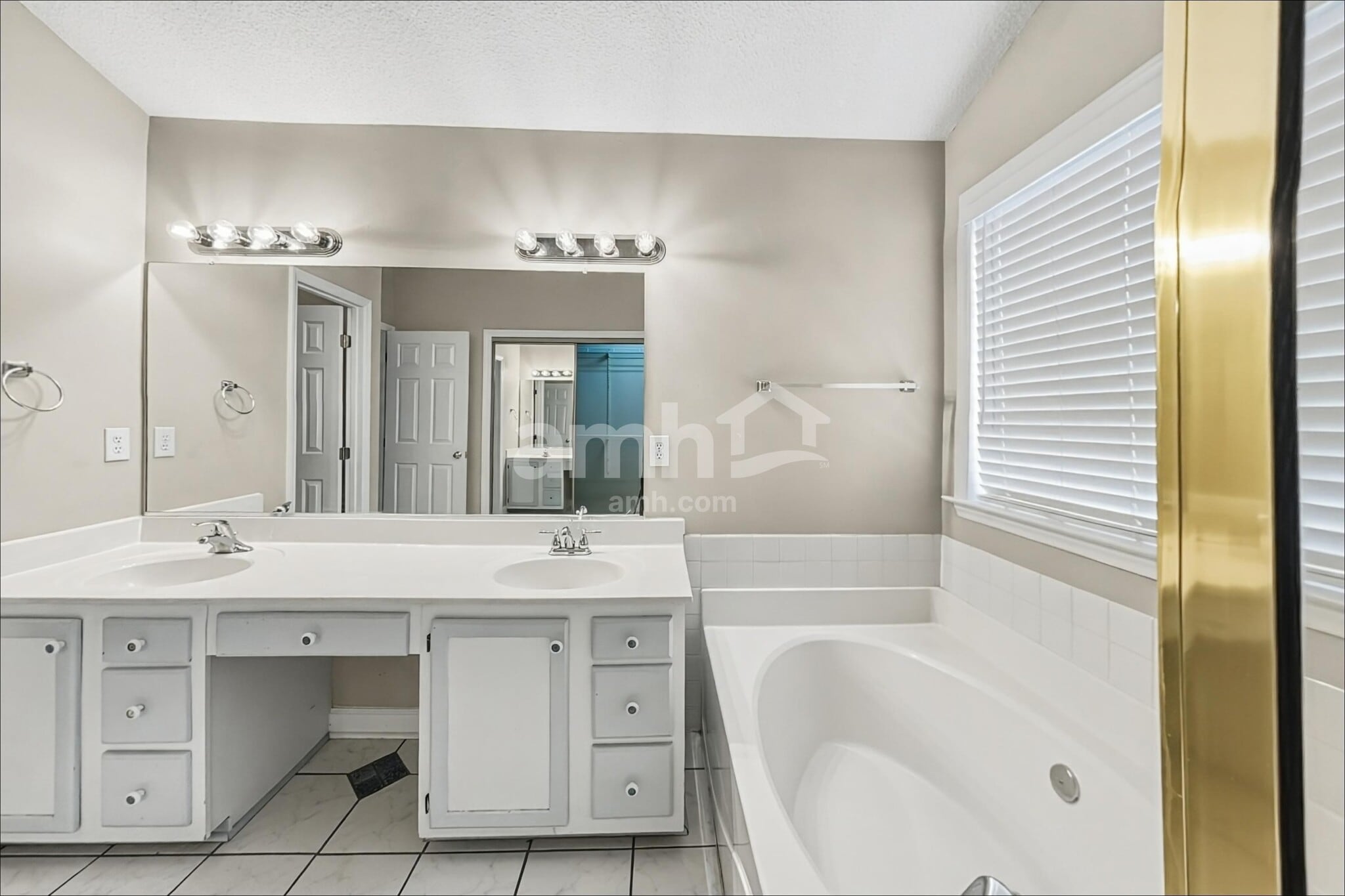 Building Photo - 3520 Huntingridge Dr