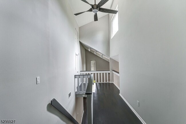 Building Photo - 33 Highmount Ave