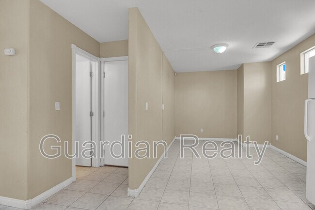 Building Photo - 5258 Paradise Skies Ave