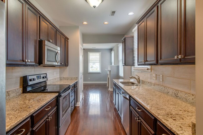 Building Photo - 3 bed 2.5 bath in Germantown, 1 Car Garage, Fenced Yard