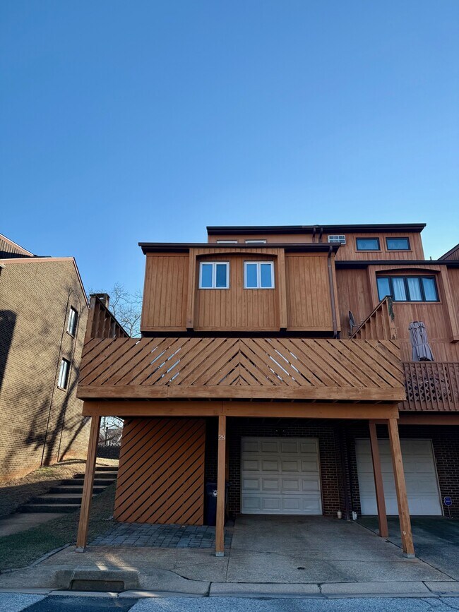 Building Photo - 28 Servan Ct