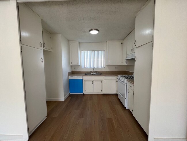 Interior Photo - Townhome 2 bed 1.5 Bath in Anaheim