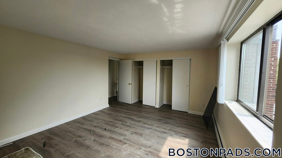 Building Photo - 245 Main St