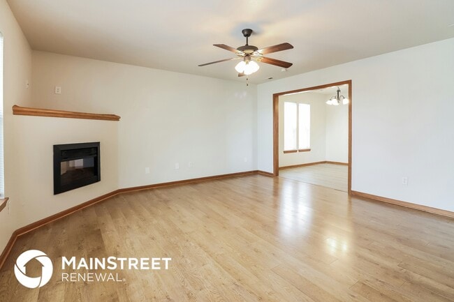 Building Photo - 424 NE Wolf Creek Dr
