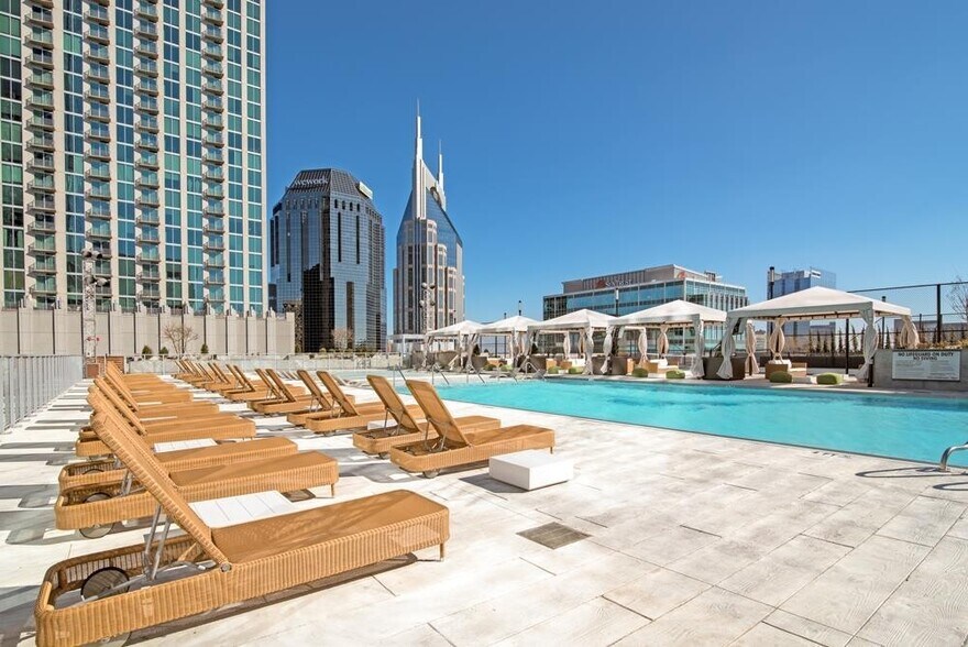 Outdoor Pool, Cabanas, Pickle Ball, Dog Park on 7th Floor - 515 Church St
