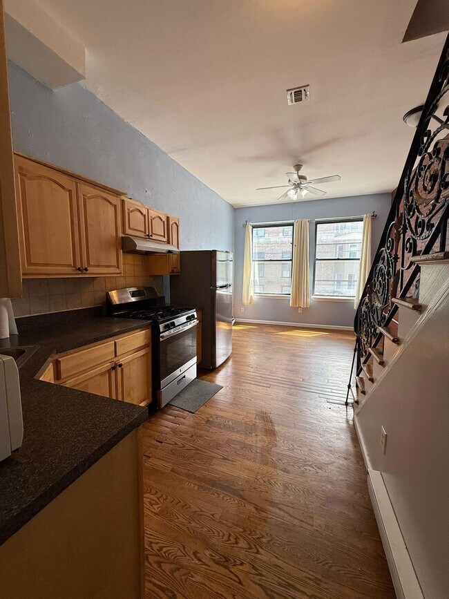 Building Photo - 273 Fairmount Ave