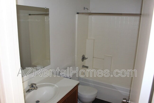 Building Photo - 6605 S 18th Dr
