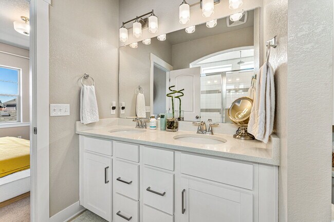 Building Photo - 9325 E 58th Dr