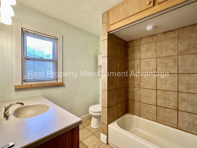 Building Photo - Charming Royal Oak Rental – Modern Comfort...