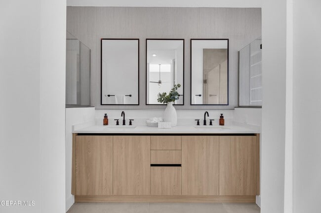 Building Photo - 12741 Persistence Ave