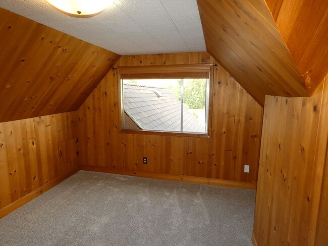 Building Photo - **Country Living **