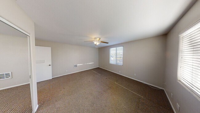 Building Photo - HUGE 10BR House on Montezuma!! - Large Private Parking Lot & Courtyard! - Right Next to Campus (L...