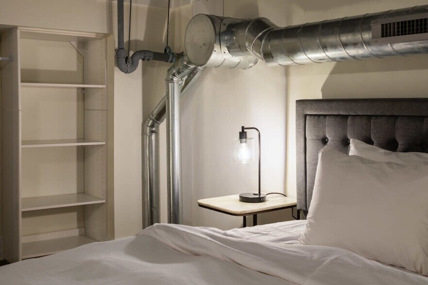 Building Photo - 150S S Independence Mall W