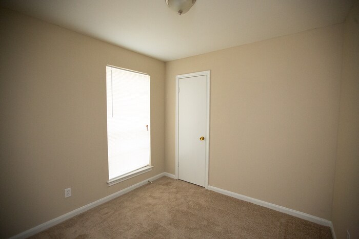 Building Photo - 5602 Briarwick Ln