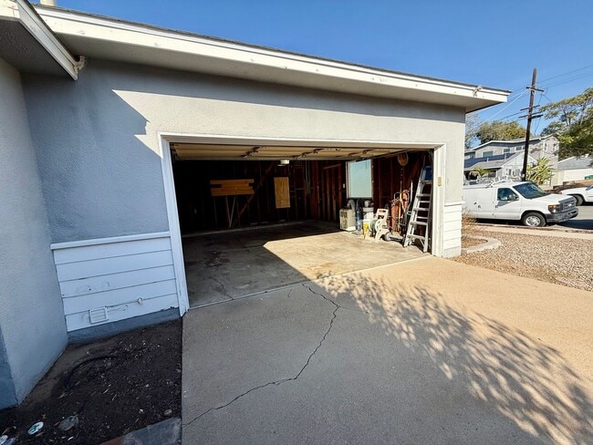 Building Photo - 6856 Newberry St