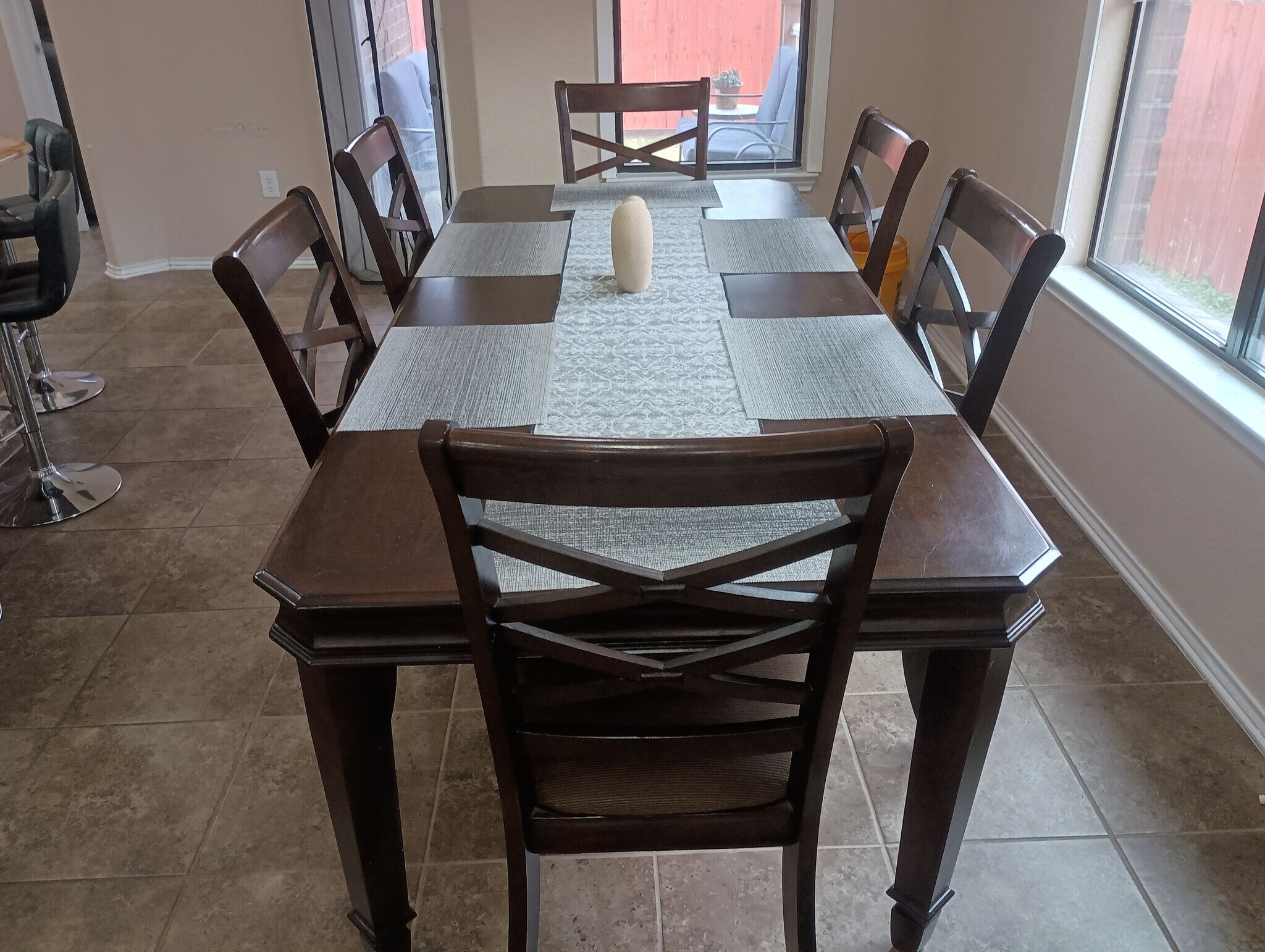 Building Photo - Room in House on Arabian King