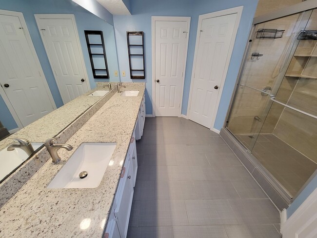 Building Photo - Amazing Cottage Charm Designer Home with Lush Landscaping, Sprinkler System, New Insulated Window...