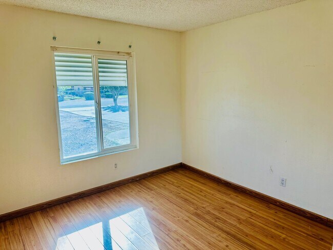 Building Photo - 7578 Paisley Ave