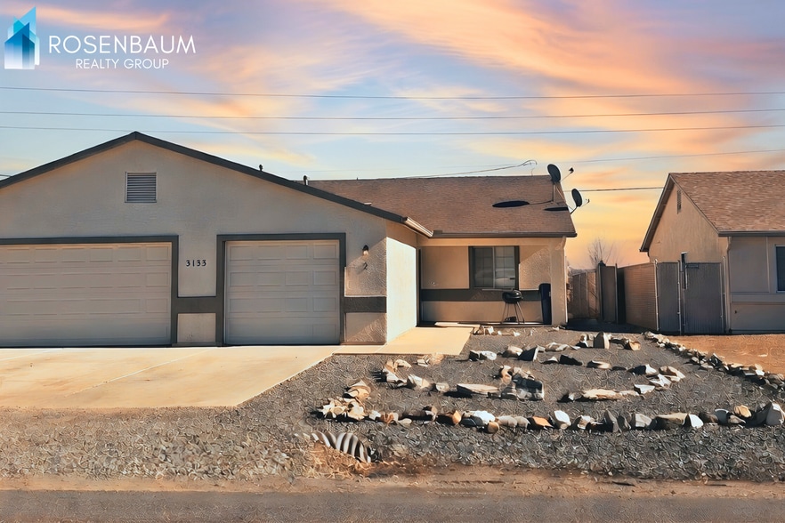 Building Photo - Beautiful and inviting 2-bedrooms, 2-baths duplex located in the heart of Prescott Valley!
