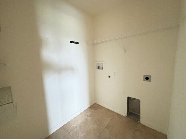 Building Photo - 10126 Celtic Ash Dr