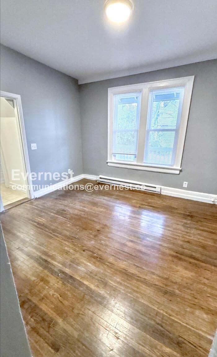 Building Photo - 32 Woodlawn Dr