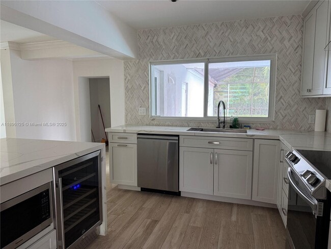 Building Photo - 9401 SW 69th Ct