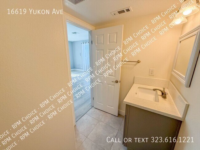 Building Photo - 16619 Yukon Ave