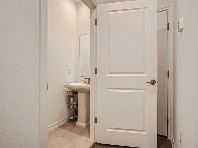 Building Photo - 2909 Bronx Dr