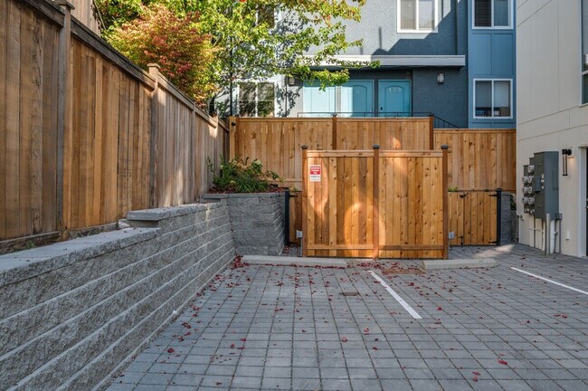 Building Photo - 4205 Evanston Ave N