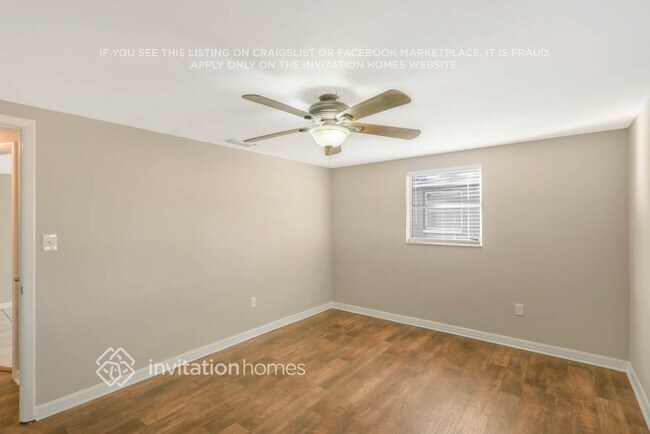 Building Photo - 10824 Oakdale Ave