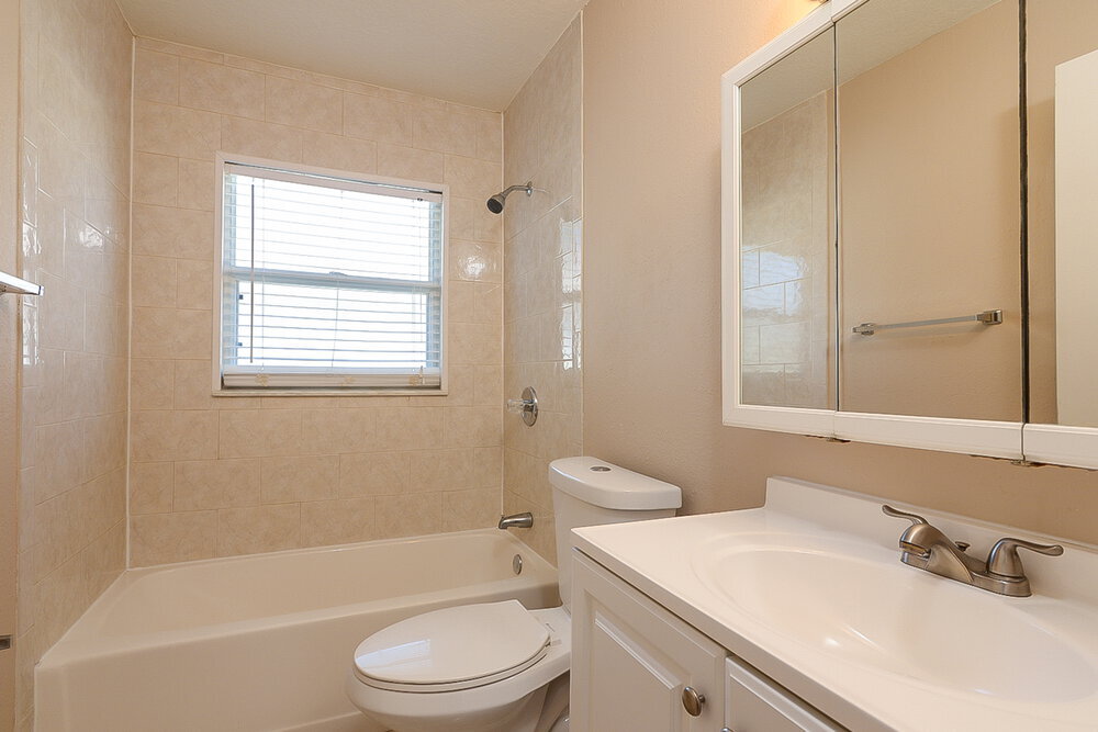 Building Photo - 28434 Meadowrush Way