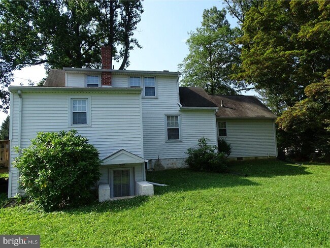 Building Photo - 17 Ridge Rd