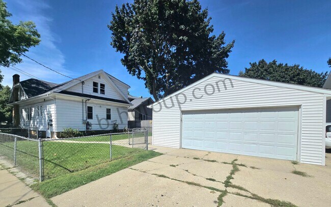 Building Photo - 7029 26th Ave