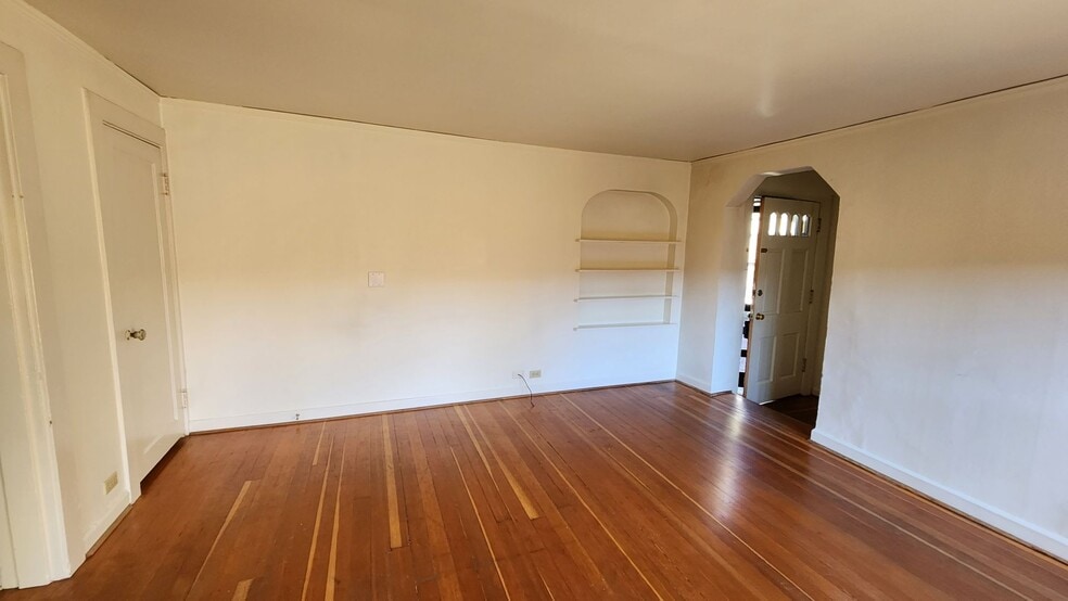 Building Photo - 5244-5308 NE Wistaria Drive