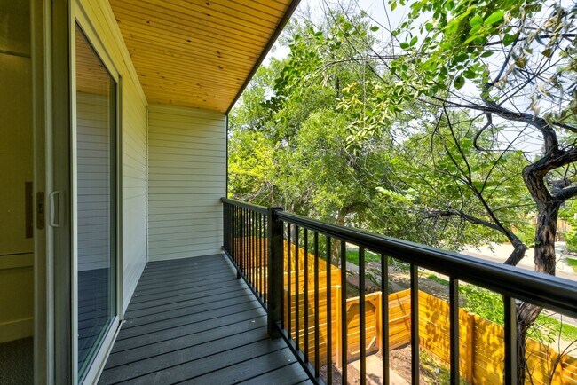 Building Photo - 616 Marine St