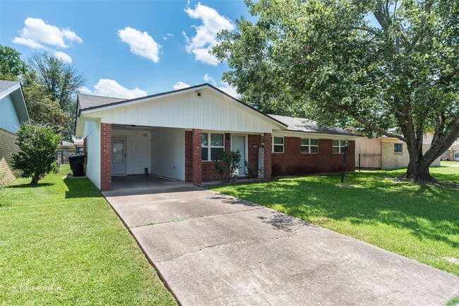Building Photo - "Charming 3-Bedroom Home with 1400 Sq Ft of Cozy Living Space in Bossier City!"