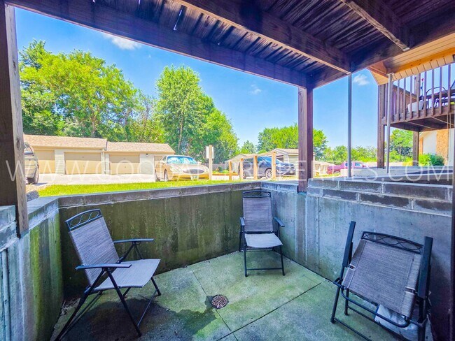 Building Photo - Summer Leasing Special: $995/month 2 Bed, 2 Bath Condo with Pool Access in Clive