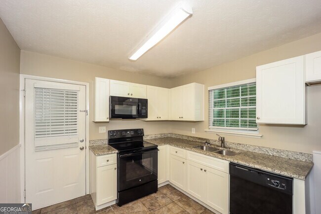 Building Photo - 6133 Fieldcrest Dr