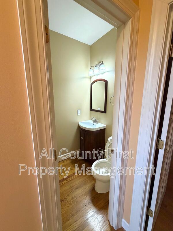 Building Photo - 2438 Kings Arms Dr