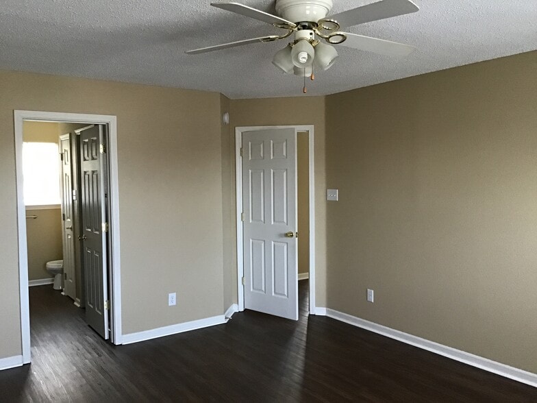 Building Photo - 2012 Fullwood Dr