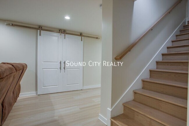 Building Photo - 2929 Emery Dr