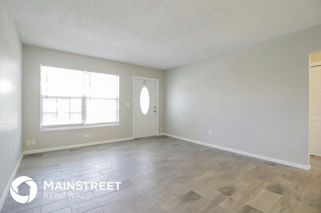 Building Photo - 721 N E St