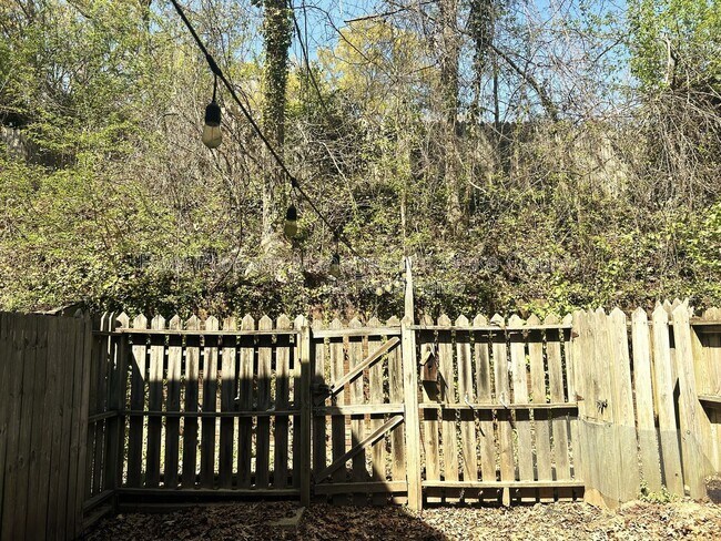 Building Photo - 1410 Kent Rd