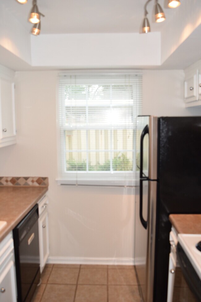 Building Photo - Updated photos coming soon…Great 2 Bedroom 1 1/2 Bath Townhome Now Available in River Plantation!